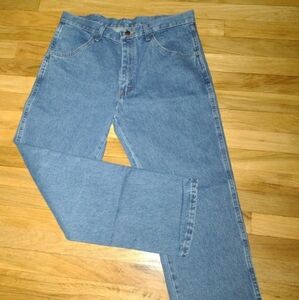 Men Wrangler Straight Leg Rustler jean 34 x 29 NWT
